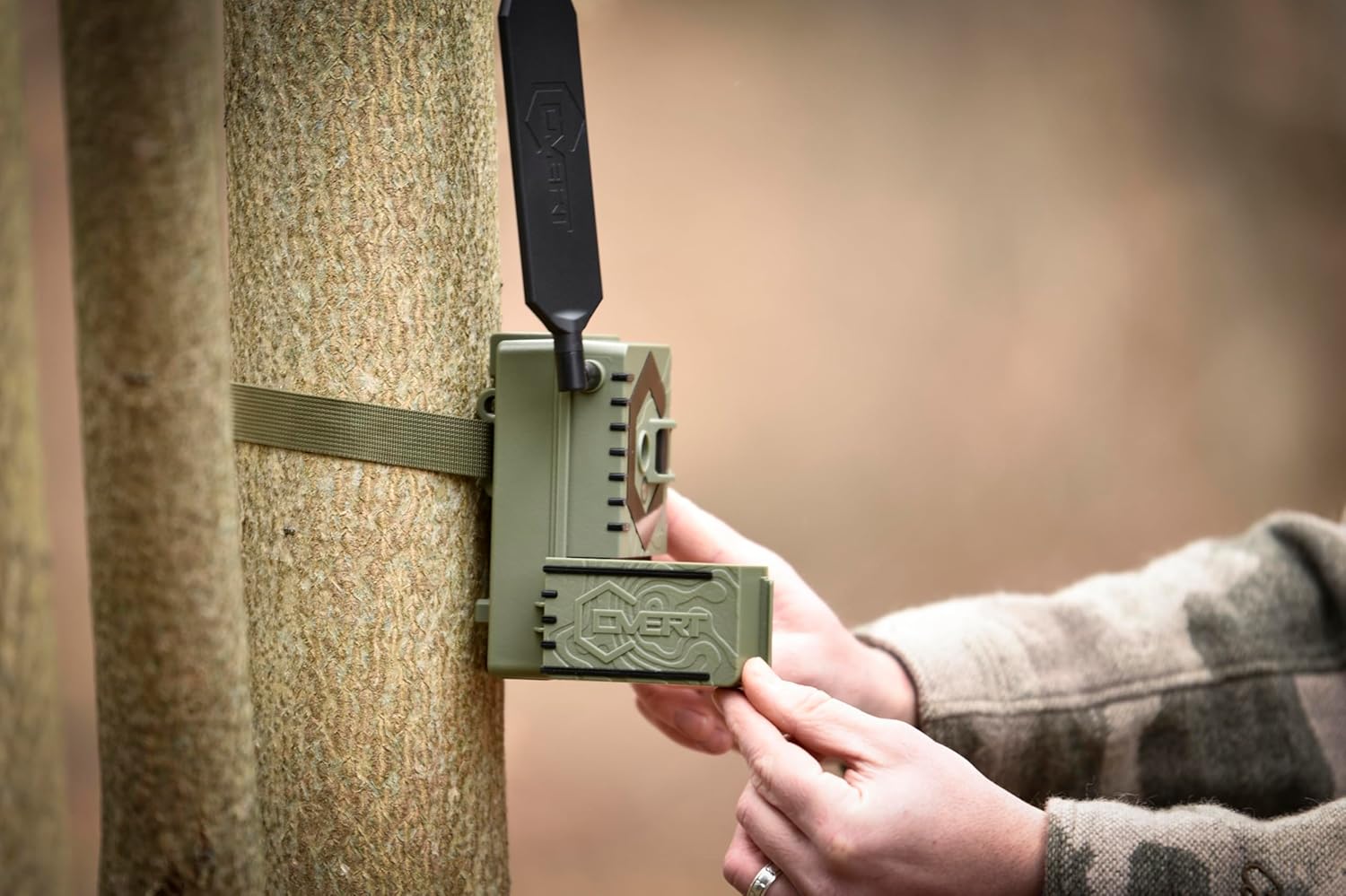 Covert Scouting Cameras Interceptor Cellular Trail Camera - 16MP 1080p Video - Real-Time Wireless Transmission - GPS 0.4s Trigger 75ft Night Vision Flash - Upgraded Antenna QR Setup - Green - Image 5